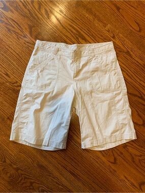 Columbia Women’s Tan/Khaki Shorts - Size 14